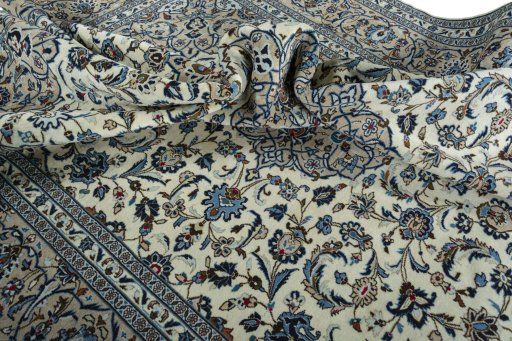 Surface texture of 2000s Kashan rug with natural Wool and intricate pattern
