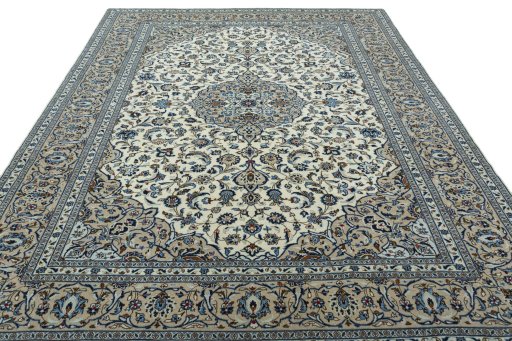 Surface texture of 2000s Kashan rug with natural Wool and intricate pattern