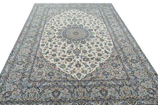 Surface texture of New Kashan rug with natural Wool and intricate pattern
