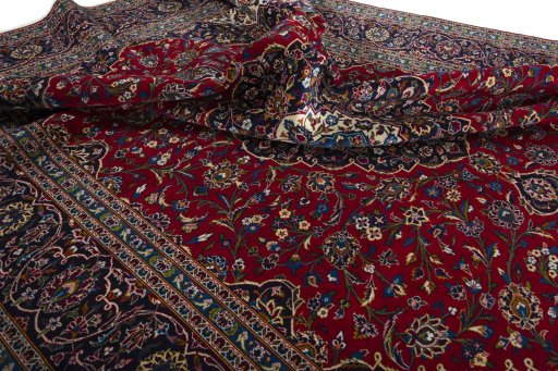 Surface texture of 2000s Kashan rug with natural Wool and intricate pattern