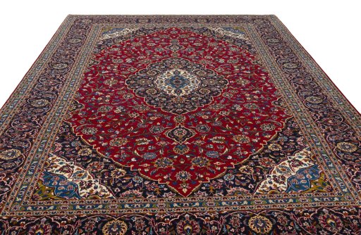 Surface texture of 2000s Kashan rug with natural Wool and intricate pattern