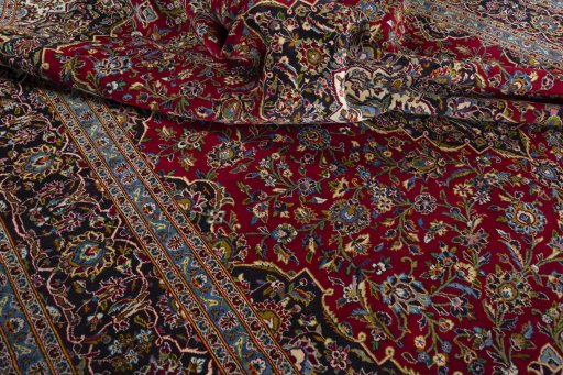 Surface texture of 2000s Kashan rug with natural Wool and intricate pattern