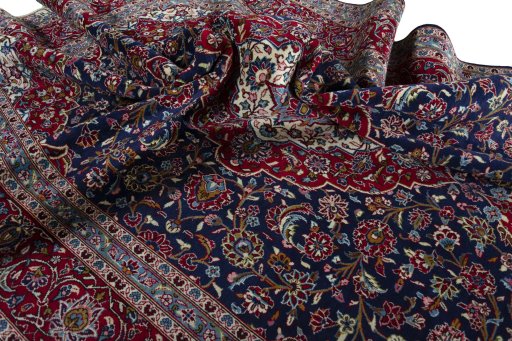 Surface texture of 2000s Kashan rug with natural Wool and intricate pattern