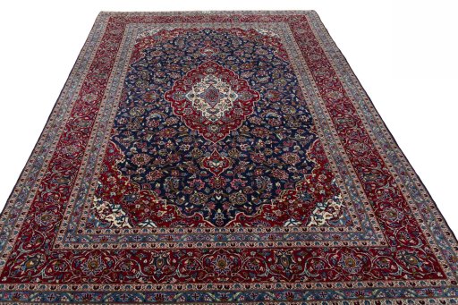 Surface texture of 2000s Kashan rug with natural Wool and intricate pattern