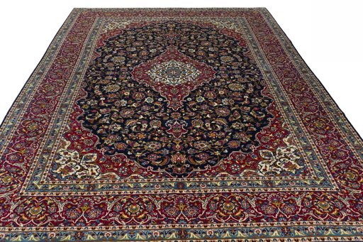 Surface texture of 2000s Kashan rug with natural Wool and intricate pattern