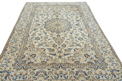 Surface texture of 2000s Kashan rug with natural Wool and intricate pattern