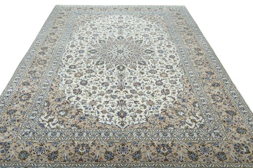 Surface texture of 2000s Kashan rug with natural Wool and intricate pattern