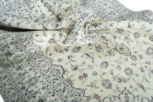 Surface texture of New Kashan rug with natural Wool and intricate pattern
