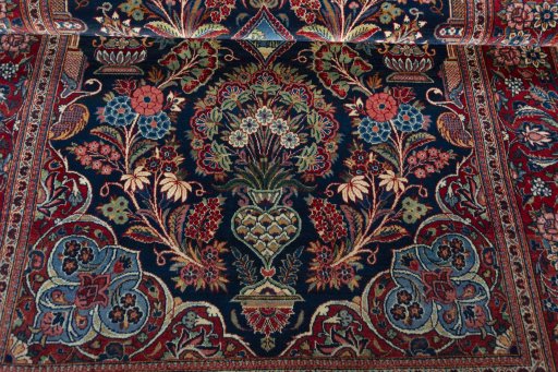 Close-up detail of 1930s Kashan rug from Iran / Persia showing Wool weave