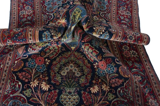Surface texture of 1930s Kashan rug with natural Wool and intricate pattern