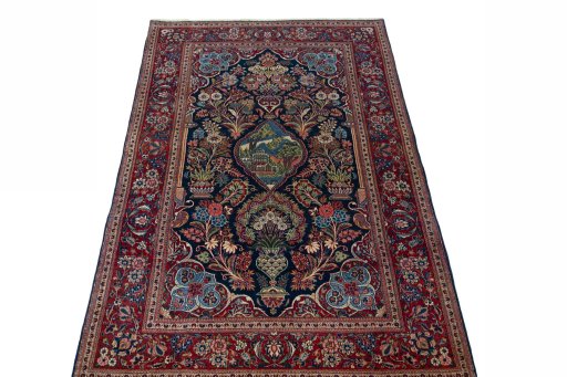Surface texture of 1930s Kashan rug with natural Wool and intricate pattern