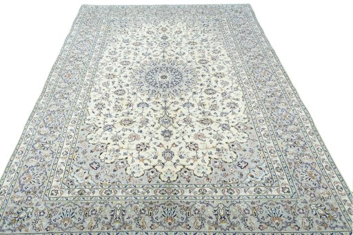 Surface texture of 2000s Kashan rug with natural Wool and intricate pattern