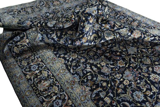 Surface texture of 2000s Kashan rug with natural Wool and intricate pattern