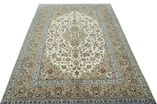 Surface texture of 2000s Kashan rug with natural Wool and intricate pattern