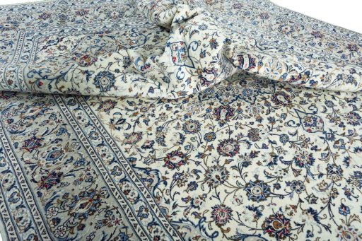 Surface texture of 2000s Kashan rug with natural Wool and intricate pattern