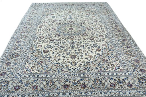 Surface texture of 2000s Kashan rug with natural Wool and intricate pattern