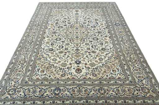 Surface texture of 2000s Kashan rug with natural Wool and intricate pattern