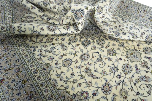 Surface texture of 2000s Kashan rug with natural Wool and intricate pattern