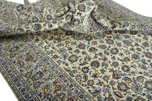 Surface texture of 2000s Kashan rug with natural Wool and intricate pattern