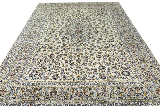 Surface texture of 2000s Kashan rug with natural Wool and intricate pattern