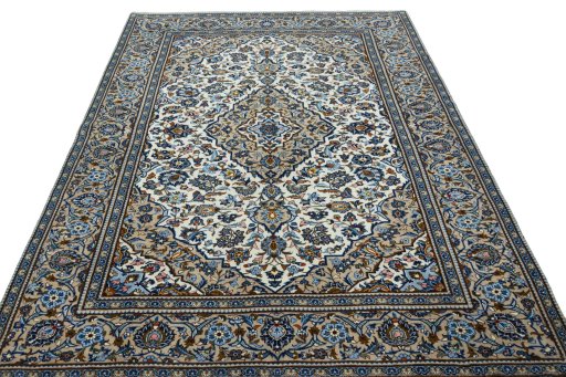 Surface texture of 2000s Kashan rug with natural Wool and intricate pattern