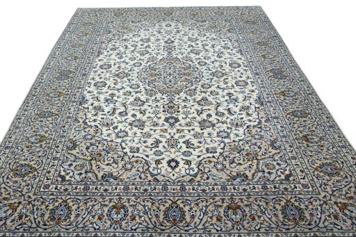 Surface texture of 2000s Kashan rug with natural Wool and intricate pattern