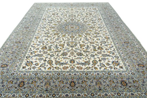 Surface texture of 2000s Kashan rug with natural Wool and intricate pattern