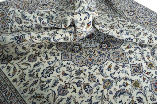 Surface texture of 2000s Kashan rug with natural Wool and intricate pattern