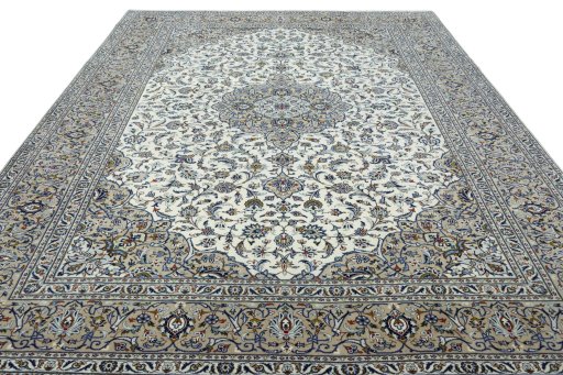 Surface texture of 2000s Kashan rug with natural Wool and intricate pattern