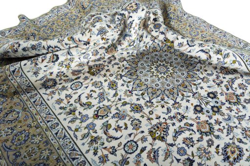 Surface texture of 2000s Kashan rug with natural Wool and intricate pattern