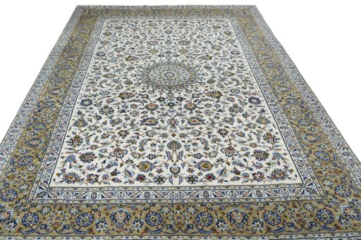 Surface texture of 2000s Kashan rug with natural Wool and intricate pattern