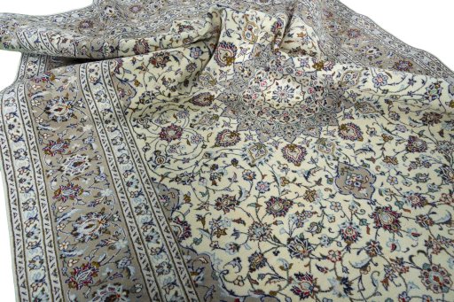 Surface texture of 2000s Kashan rug with natural Wool and intricate pattern