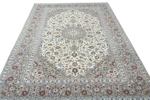Surface texture of 2000s Kashan rug with natural Wool and intricate pattern