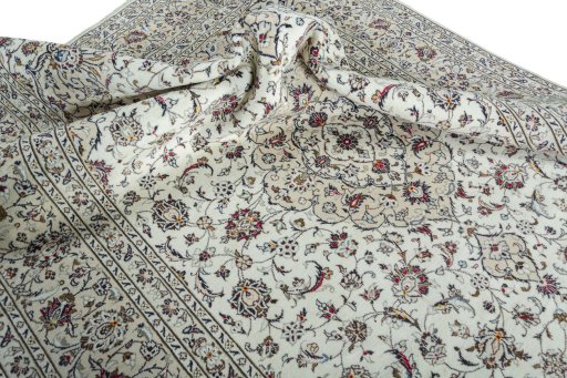 Surface texture of 2000s Kashan rug with natural Wool and intricate pattern