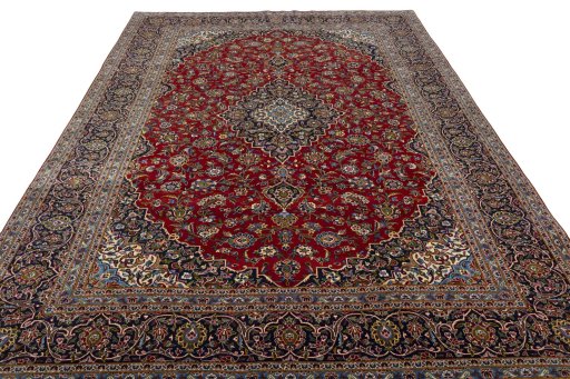 Surface texture of 2000s Kashan rug with natural Wool and intricate pattern