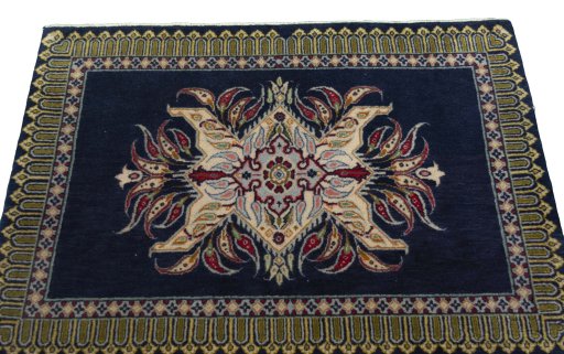 Surface texture of 2000s Kashan rug with natural Wool and intricate pattern