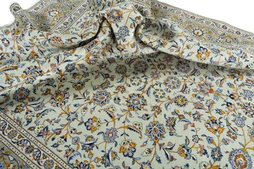 Surface texture of 2000s Kashan rug with natural Wool and intricate pattern
