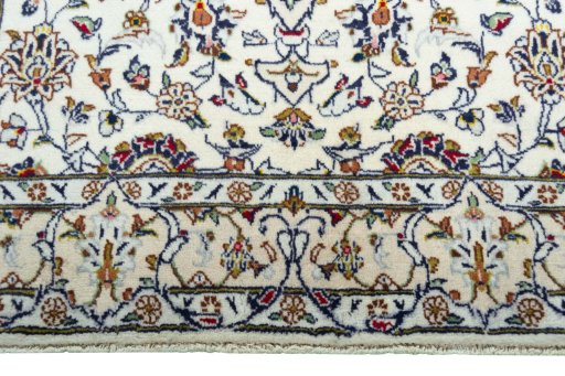Close-up detail of New Kashan rug from Iran / Persia showing Wool weave