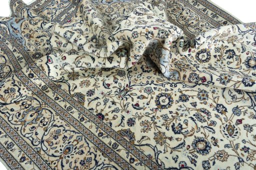 Surface texture of 2000s Kashan rug with natural Wool and intricate pattern