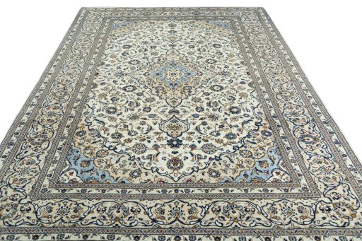 Surface texture of 2000s Kashan rug with natural Wool and intricate pattern