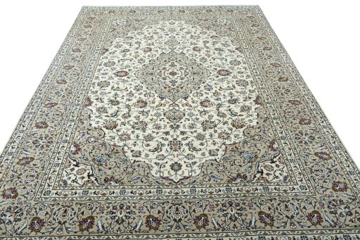 Surface texture of 2000s Kashan rug with natural Wool and intricate pattern