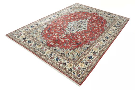 Corner detail of New Kashan rug showing border pattern and Wool pile