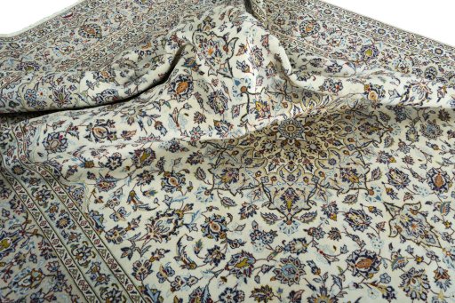 Surface texture of 2000s Kashan rug with natural Wool and intricate pattern