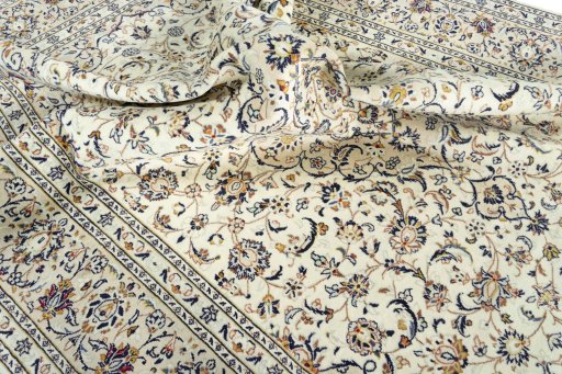 Surface texture of 2000s Kashan rug with natural Wool and intricate pattern