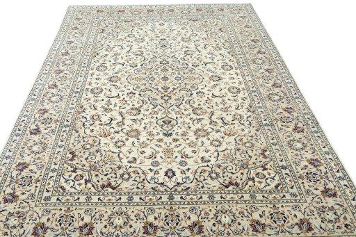 Surface texture of 2000s Kashan rug with natural Wool and intricate pattern