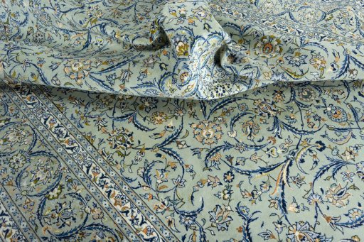 Surface texture of 2000s Kashan rug with natural Wool and intricate pattern