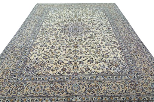 Surface texture of 2000s Kashan rug with natural Wool and intricate pattern