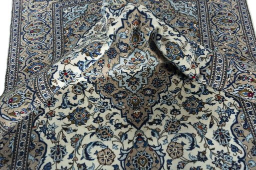 Surface texture of 2000s Kashan rug with natural Wool and intricate pattern