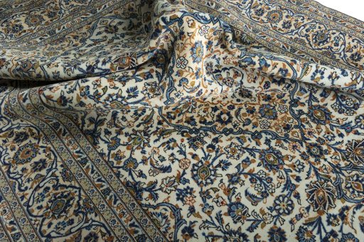 Surface texture of 2000s Kashan rug with natural Wool and intricate pattern