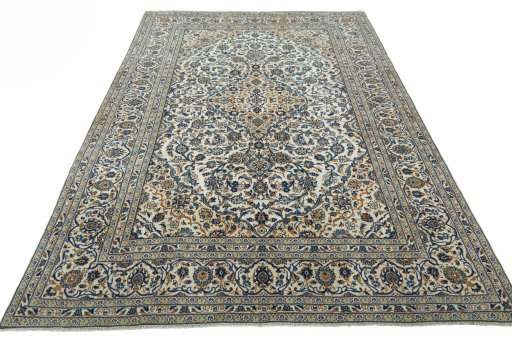 Surface texture of 2000s Kashan rug with natural Wool and intricate pattern